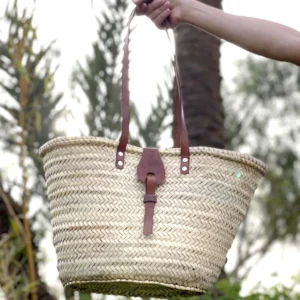 Capazo de palma con asas largas de piel – cómodo y práctico para el día a día