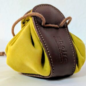 Monedero de piel tipo saco con cierre de cordón